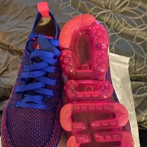 Womens Nike Vapor Max size 10